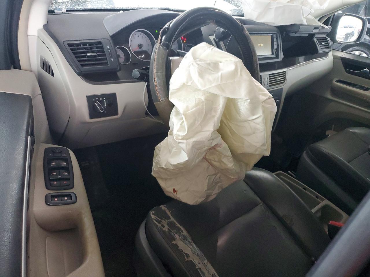 VOLKSWAGEN ROUTAN 2010 — 9