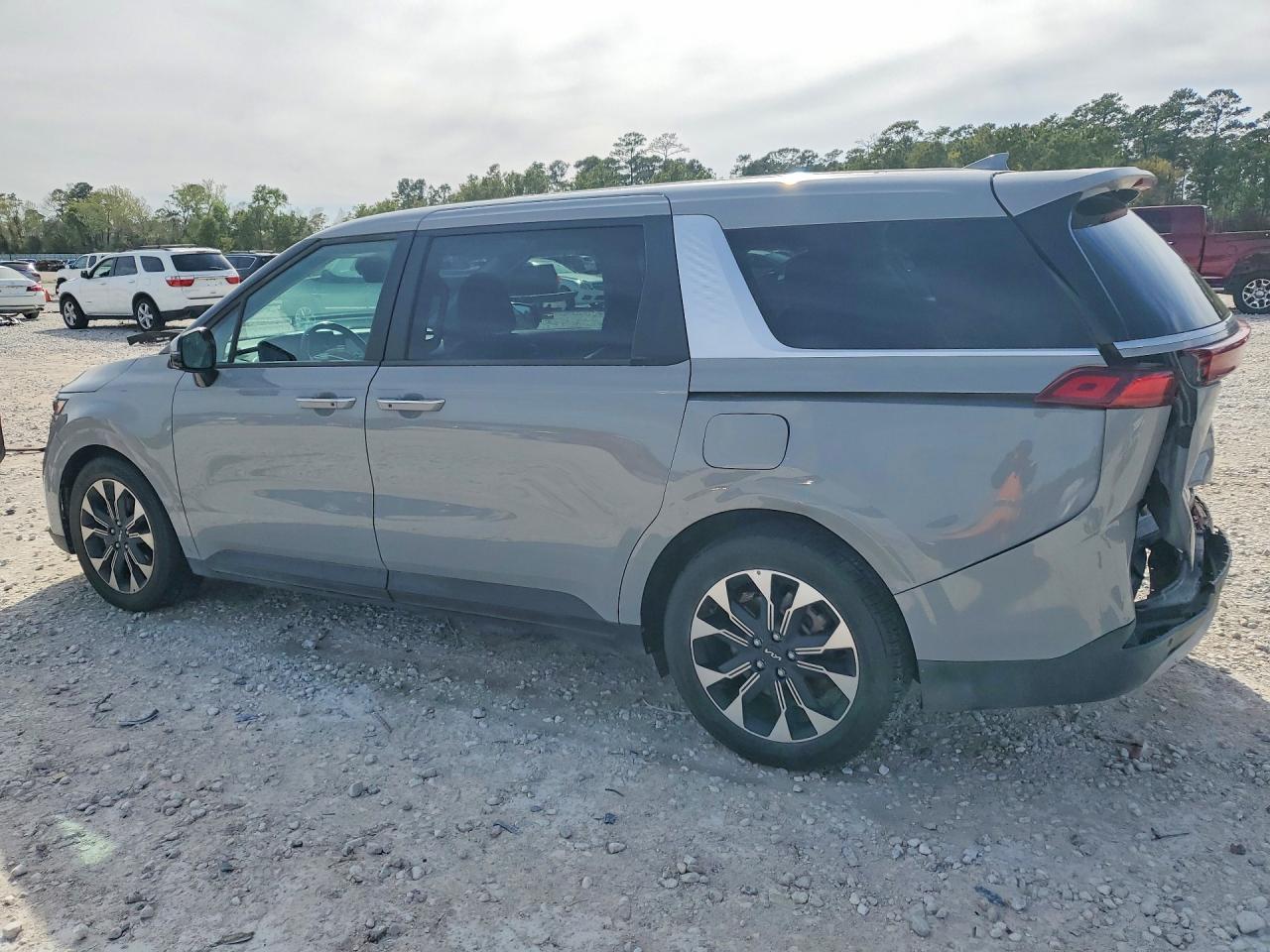 KIA CARNIVAL 2022 — 3