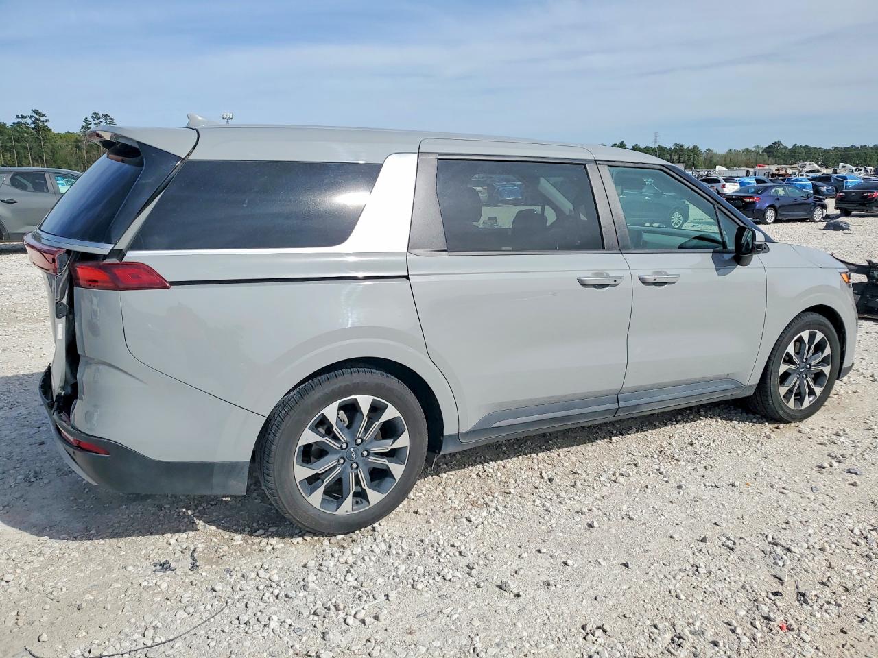 KIA CARNIVAL 2022 — 4