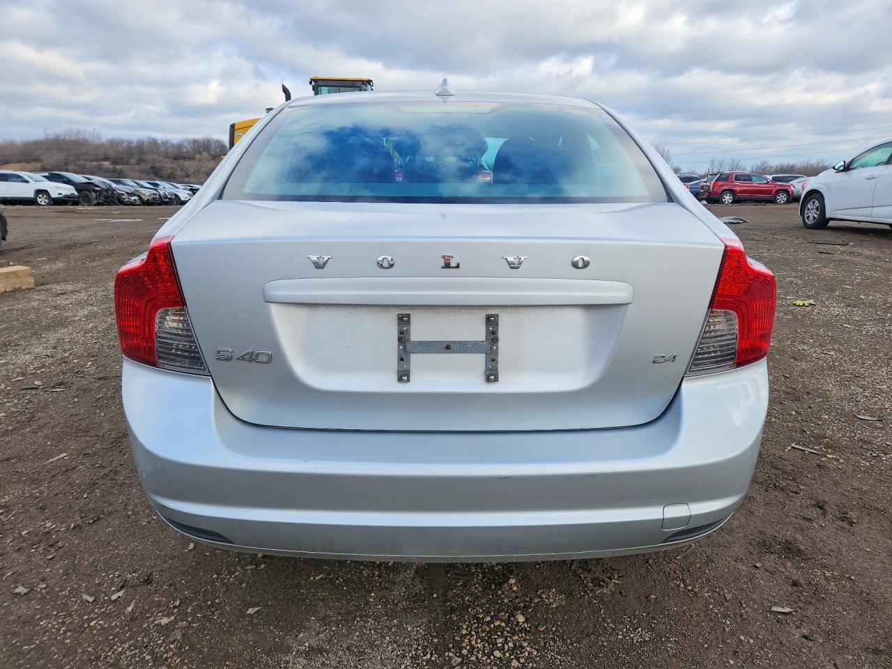 VOLVO S40 2010 — 7