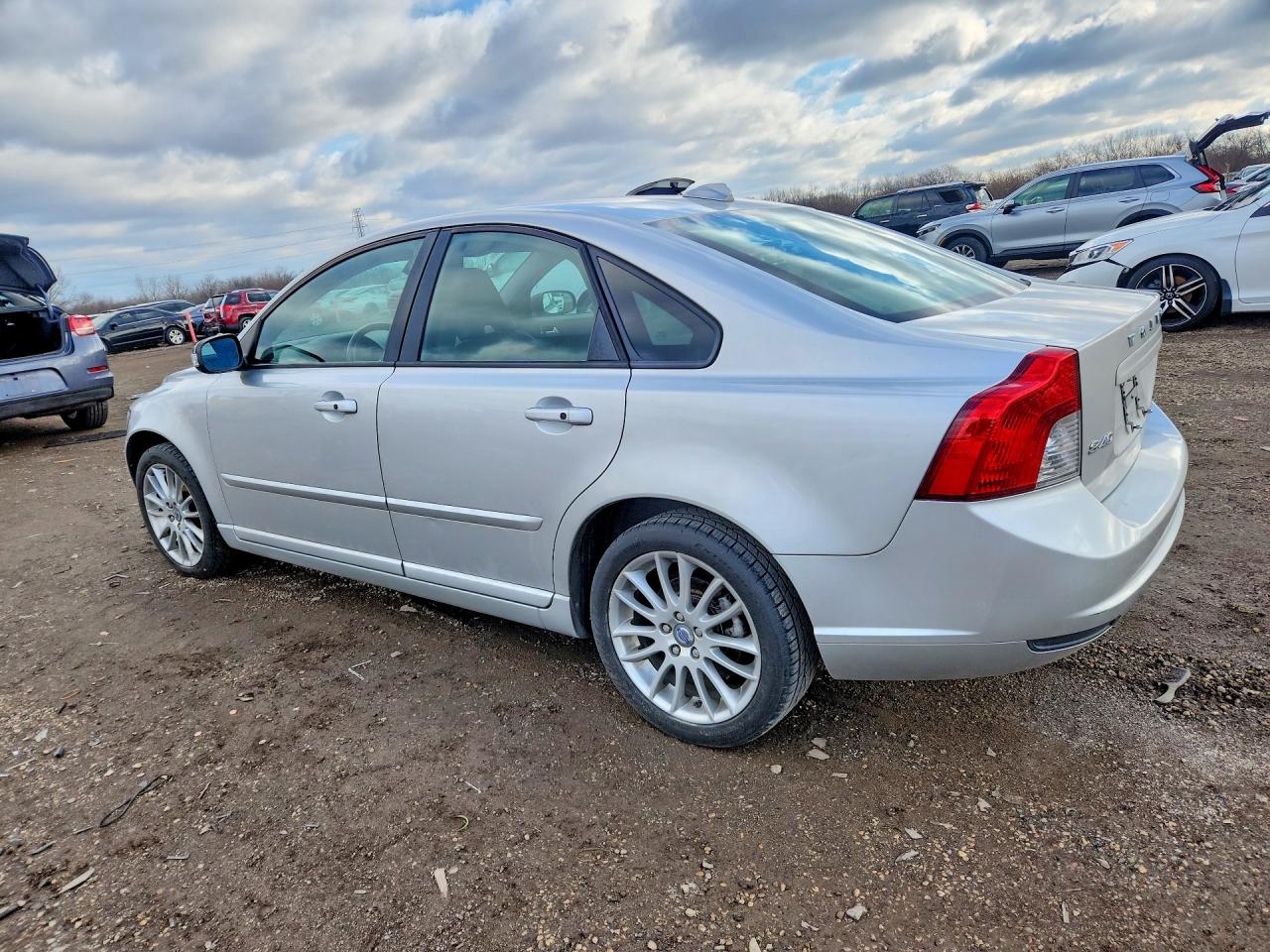 VOLVO S40 2010 — 3