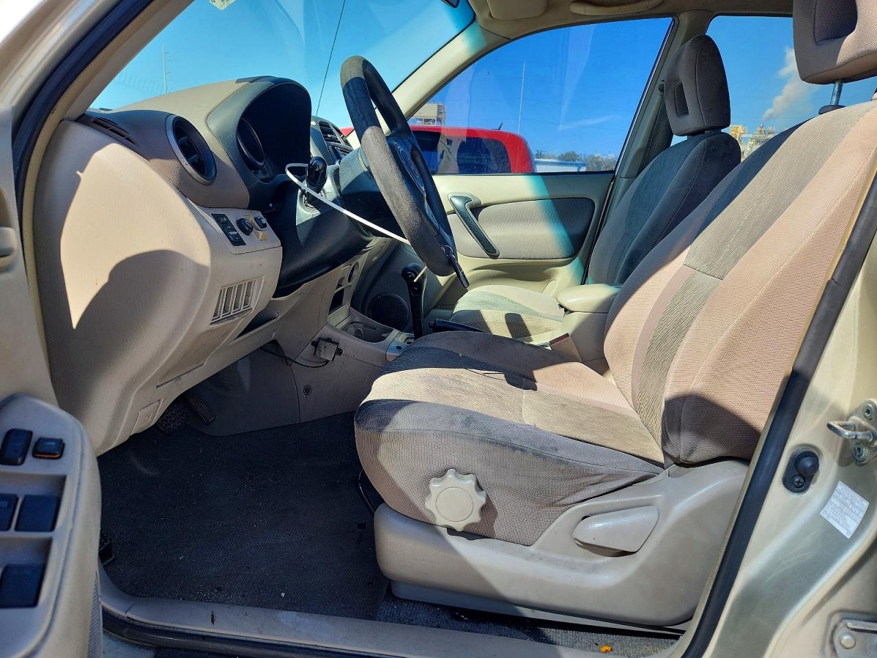 TOYOTA RAV4 2001 — 7