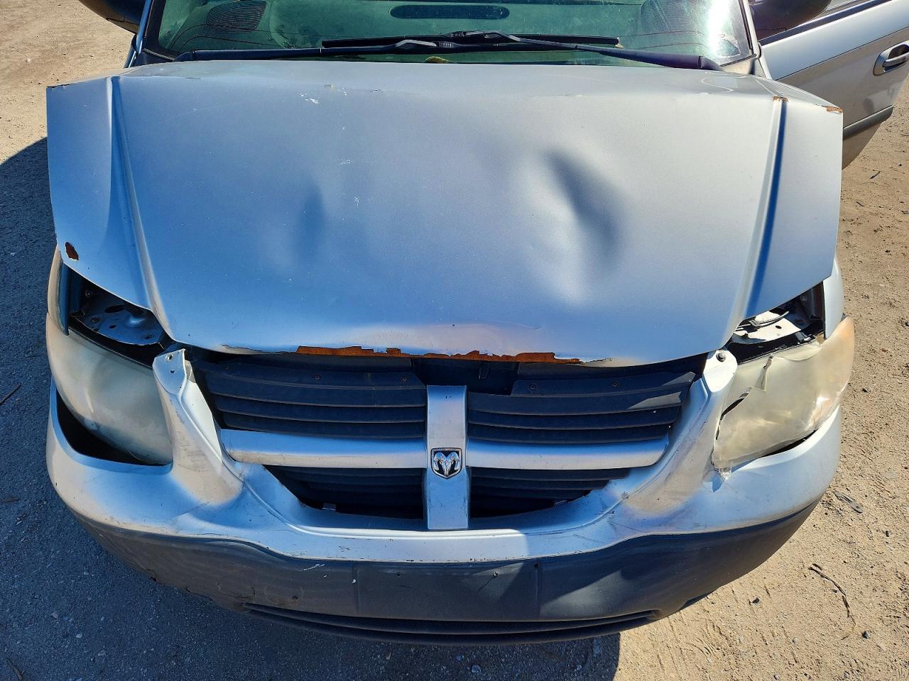 DODGE CARAVAN 2005 — 13