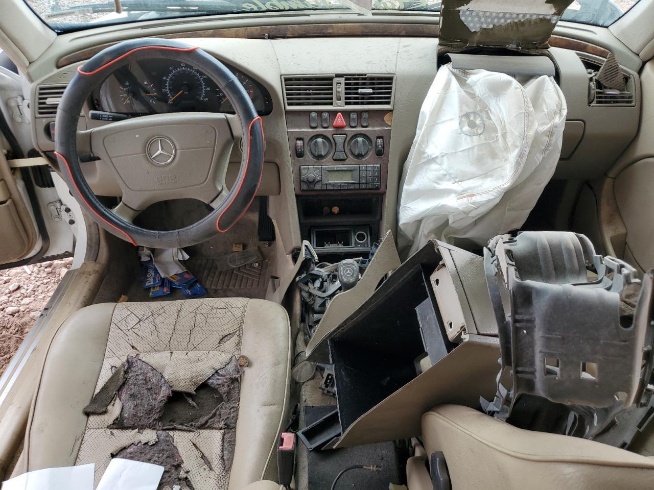 MERCEDES-BENZ C 2000 — 9