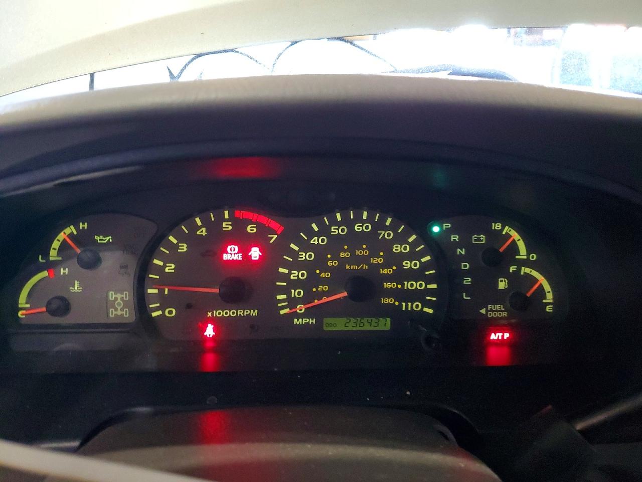 TOYOTA SEQUOIA 2003 — 10
