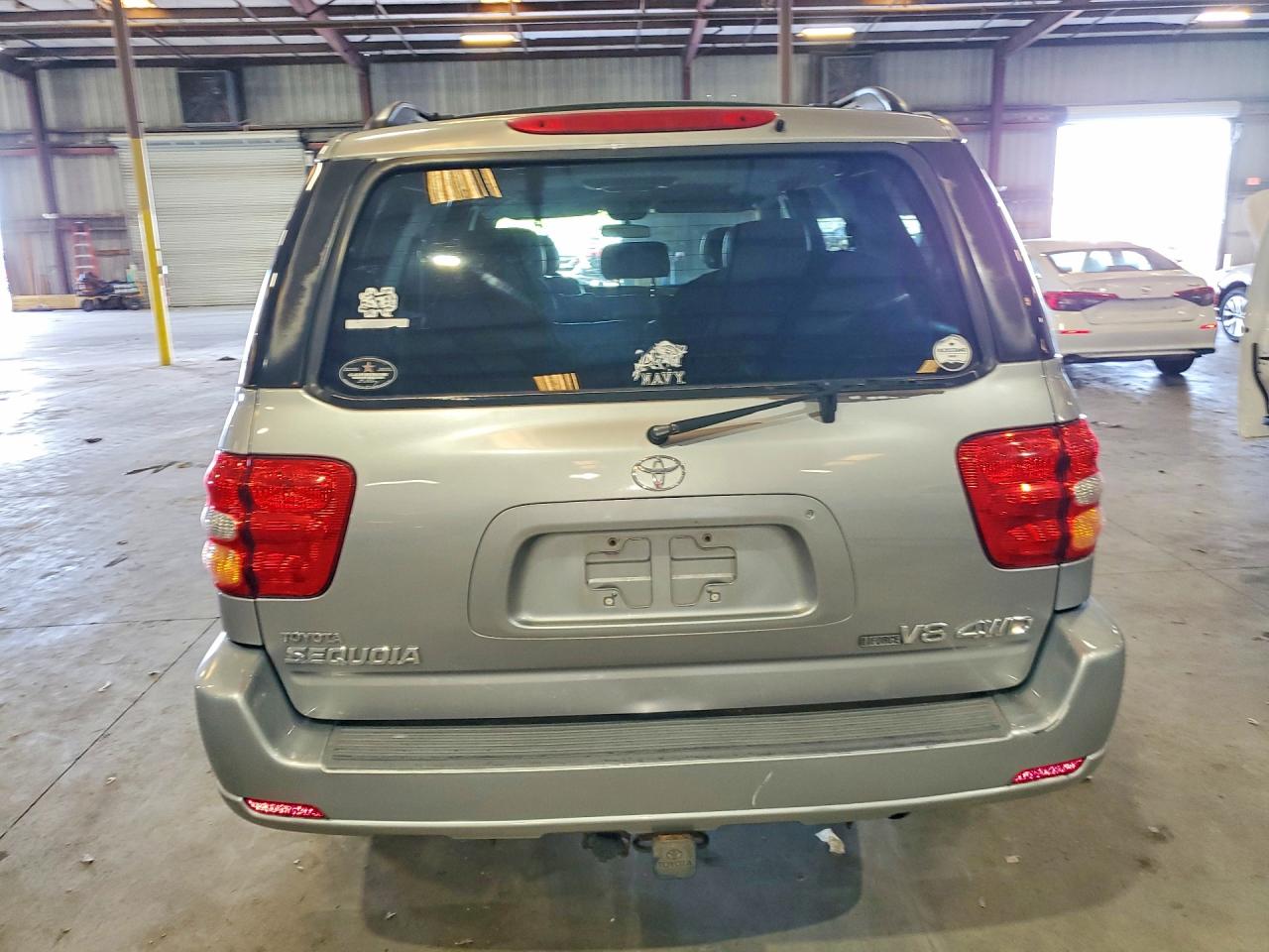 TOYOTA SEQUOIA 2003 — 7