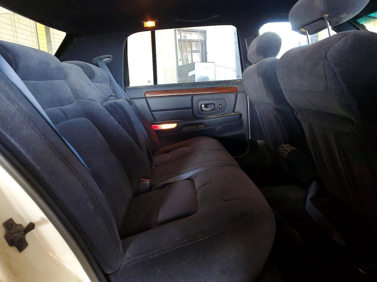 CADILLAC DEVILLE 1998 — 11