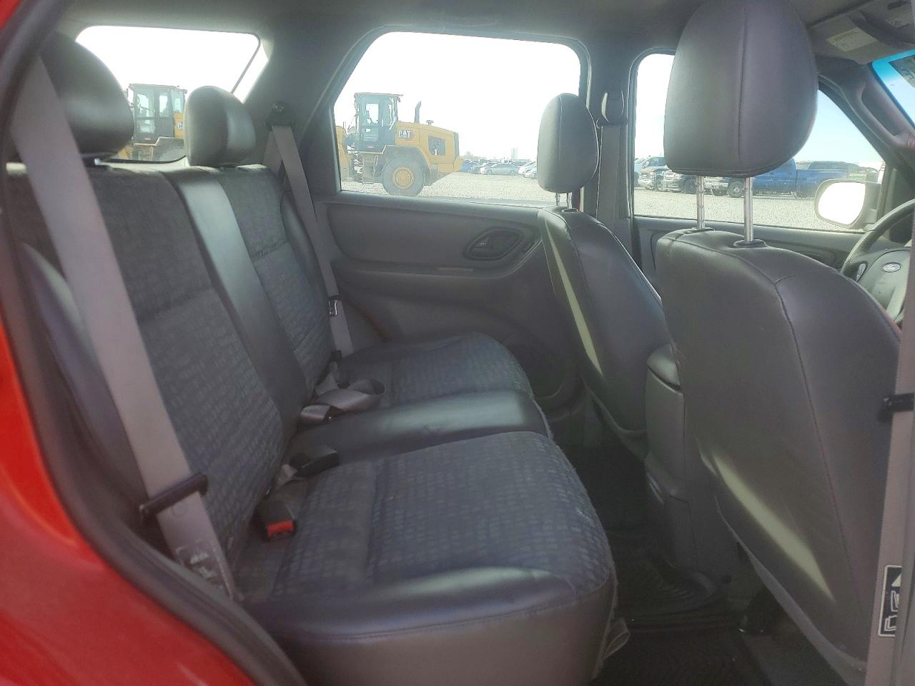 FORD ESCAPE 2002 — 12