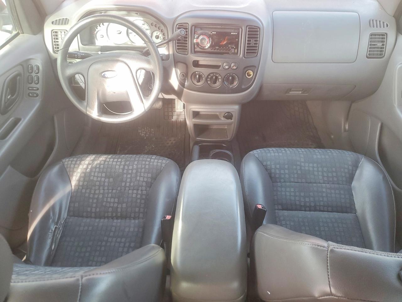 FORD ESCAPE 2002 — 9
