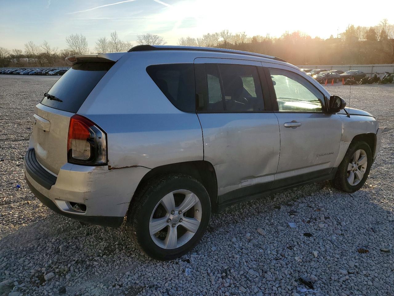 JEEP COMPASS 2012 — 4