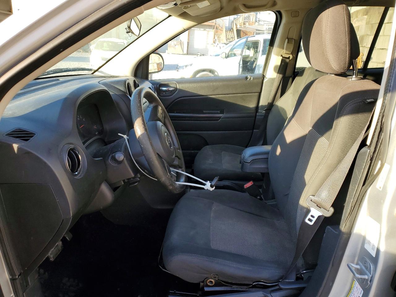 JEEP COMPASS 2012 — 8