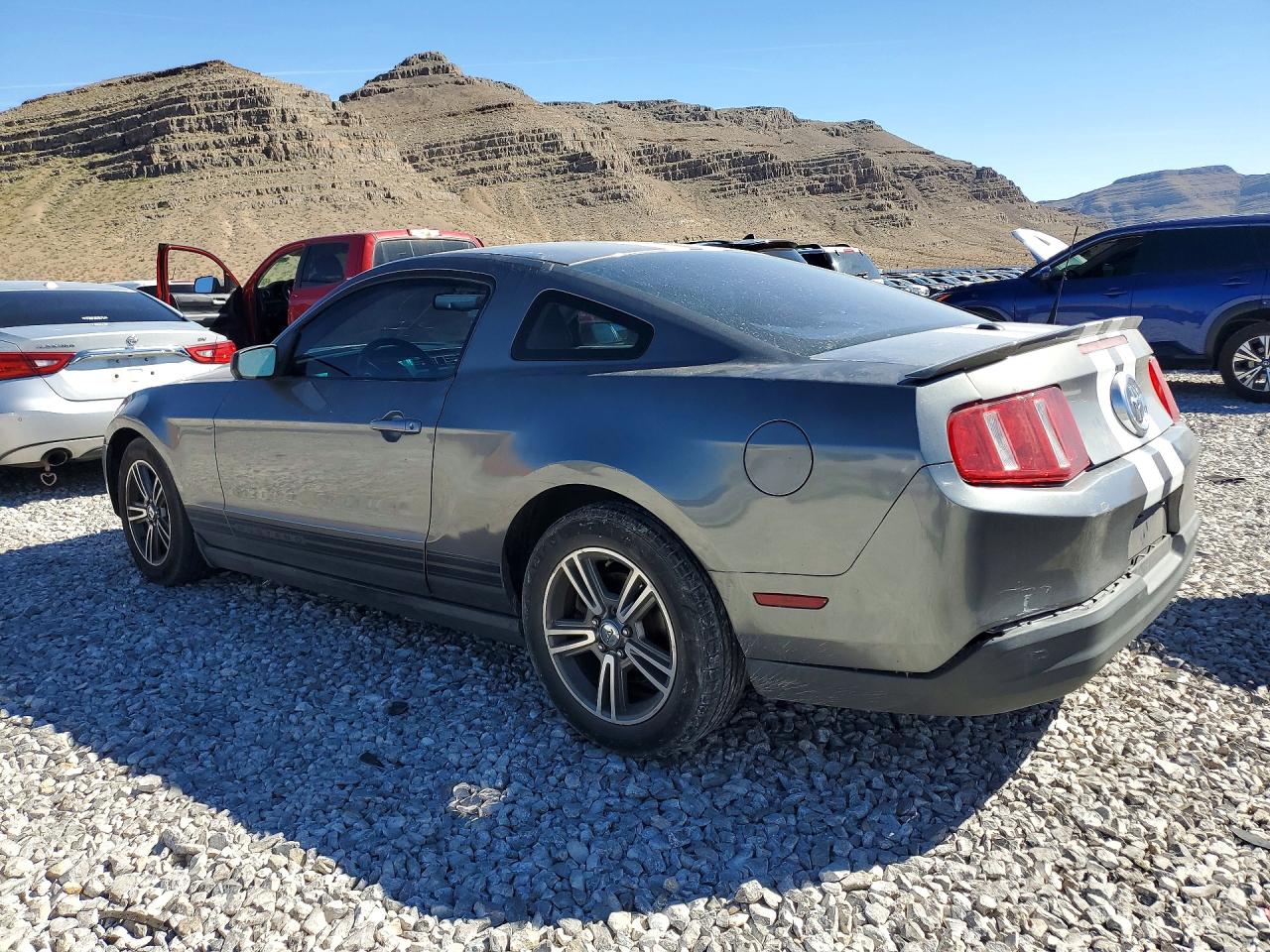 FORD MUSTANG 2010 — 3