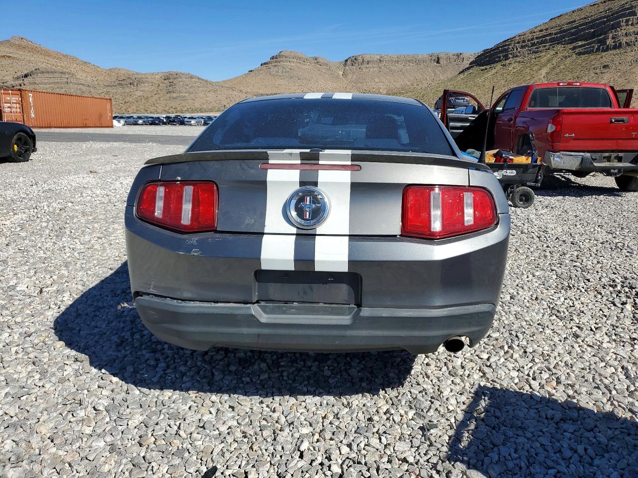 FORD MUSTANG 2010 — 7