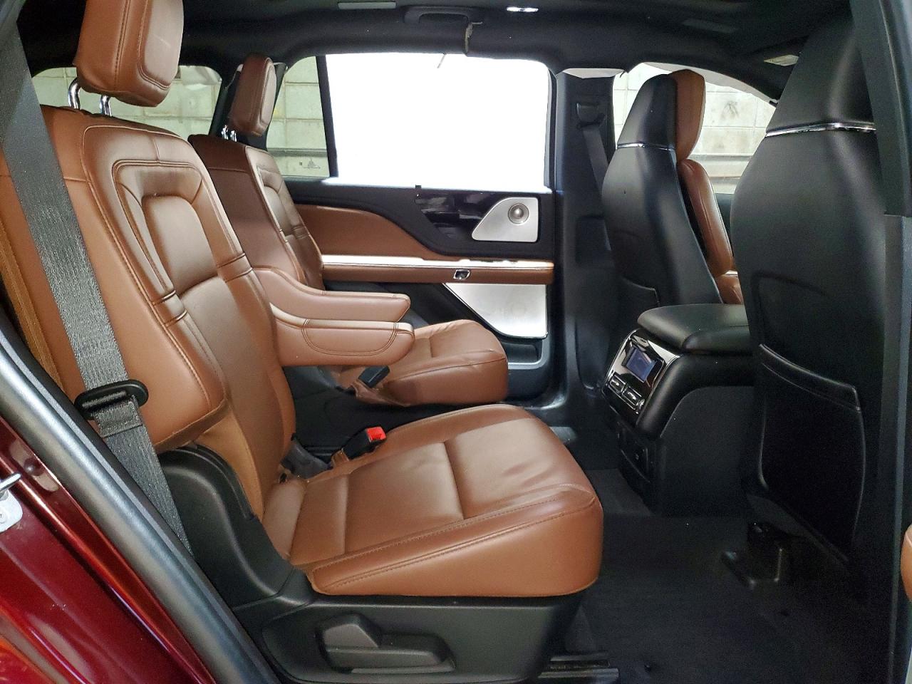 LINCOLN AVIATOR 2022 — 12