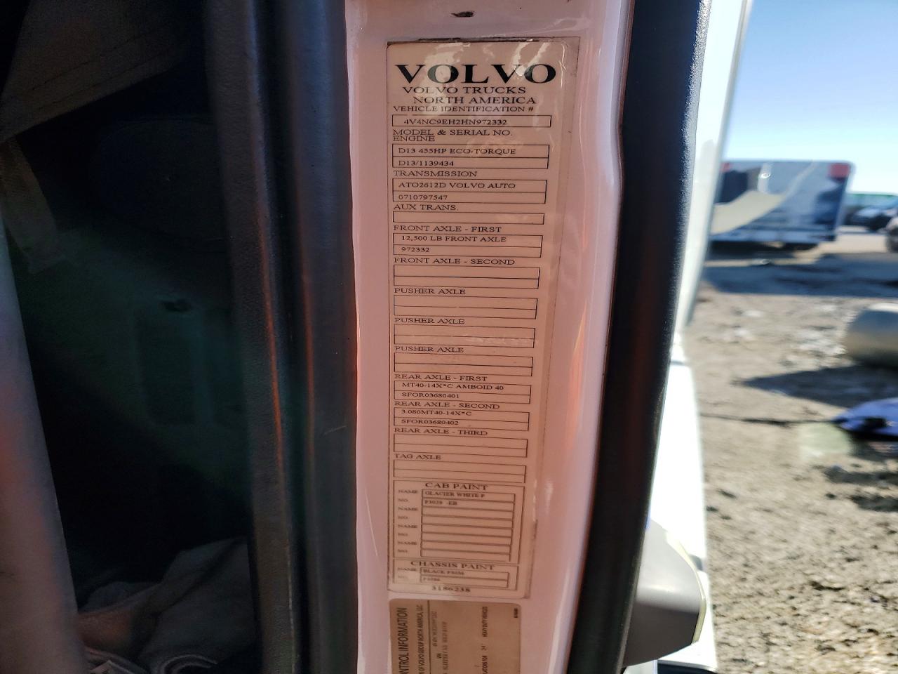 VOLVO VNL 2017 — 11