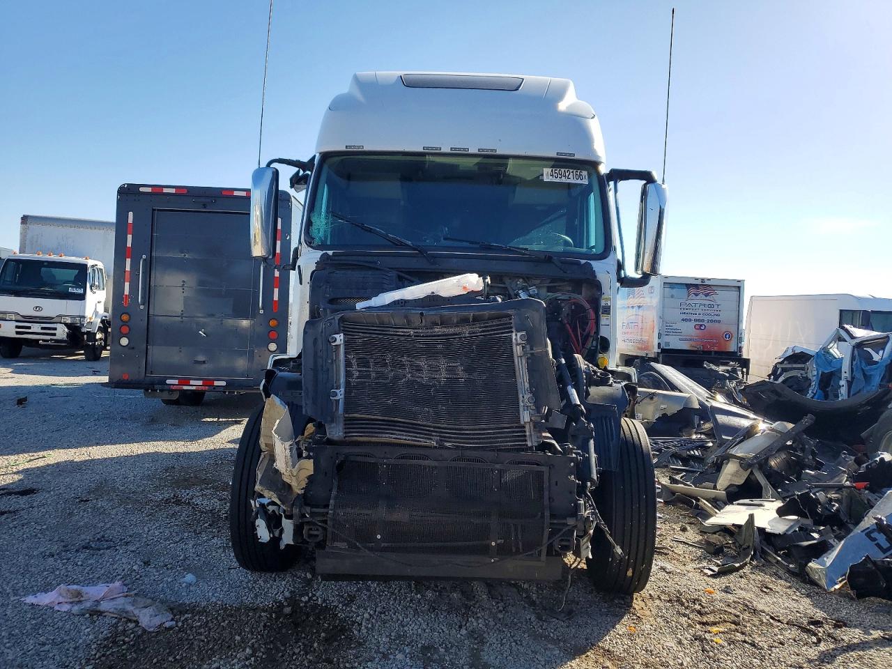 VOLVO VNL 2017 — 10