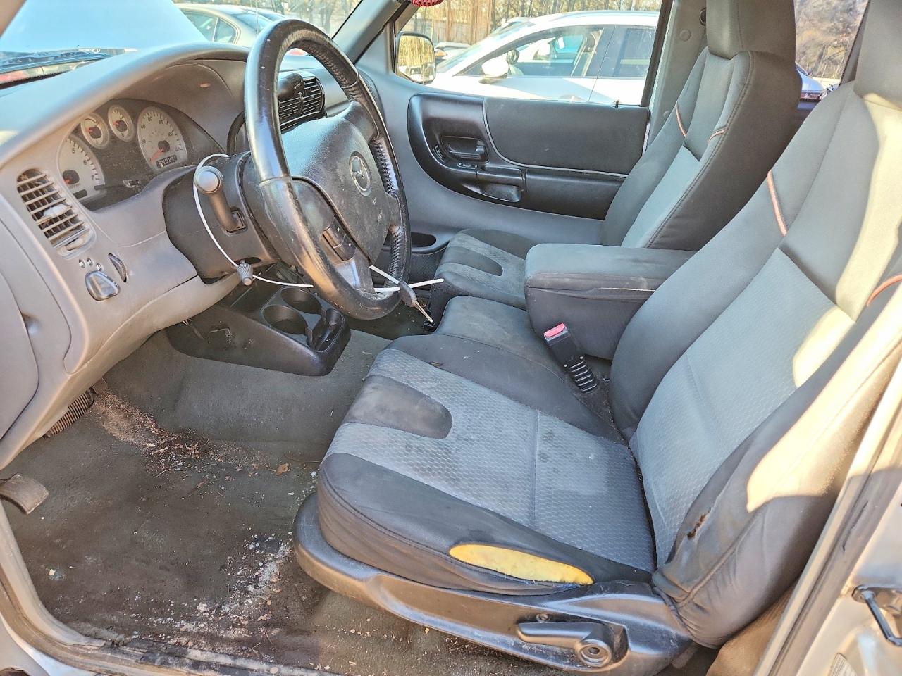 MAZDA B3000 2004 — 8