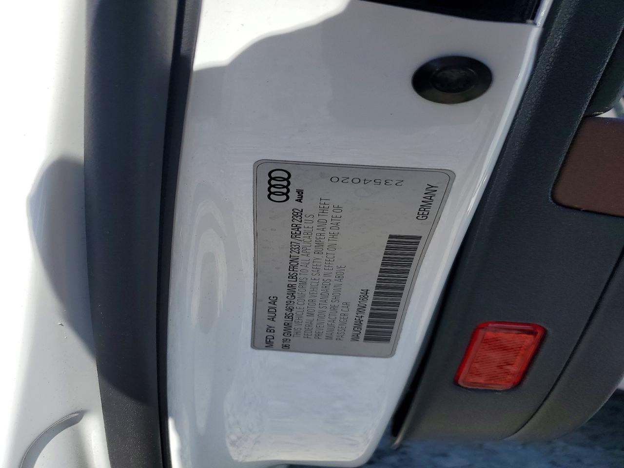 AUDI A4 2019 — 13