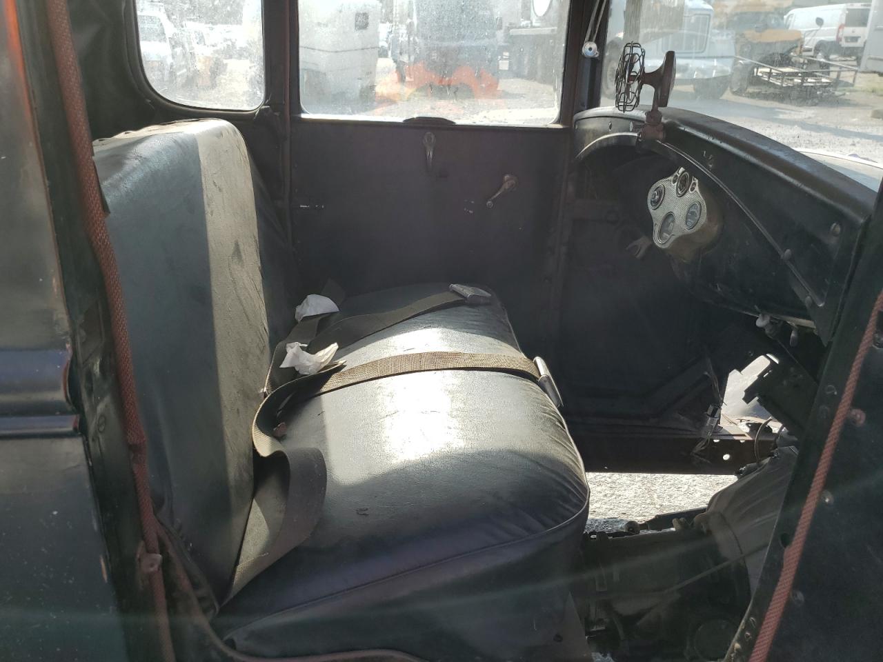 FORD 2 DOOR 1931 — 11