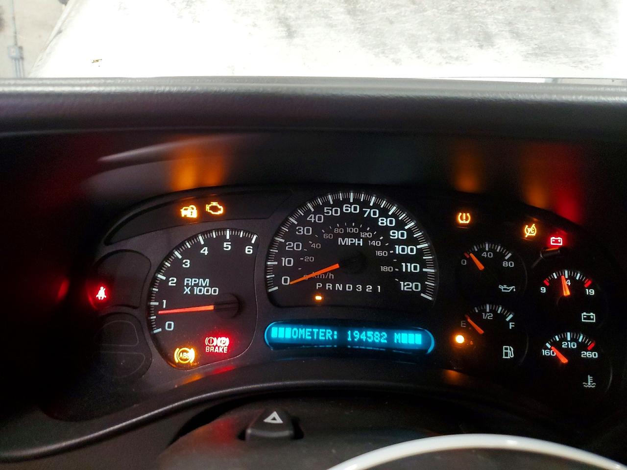 CHEVROLET SUBURBAN 2006 — 10