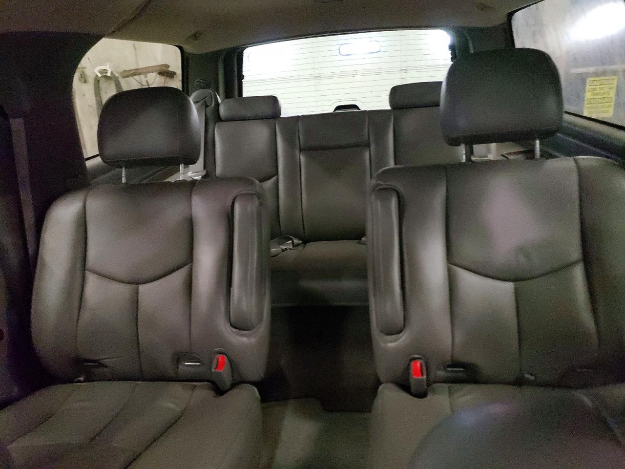 CHEVROLET SUBURBAN 2006 — 11