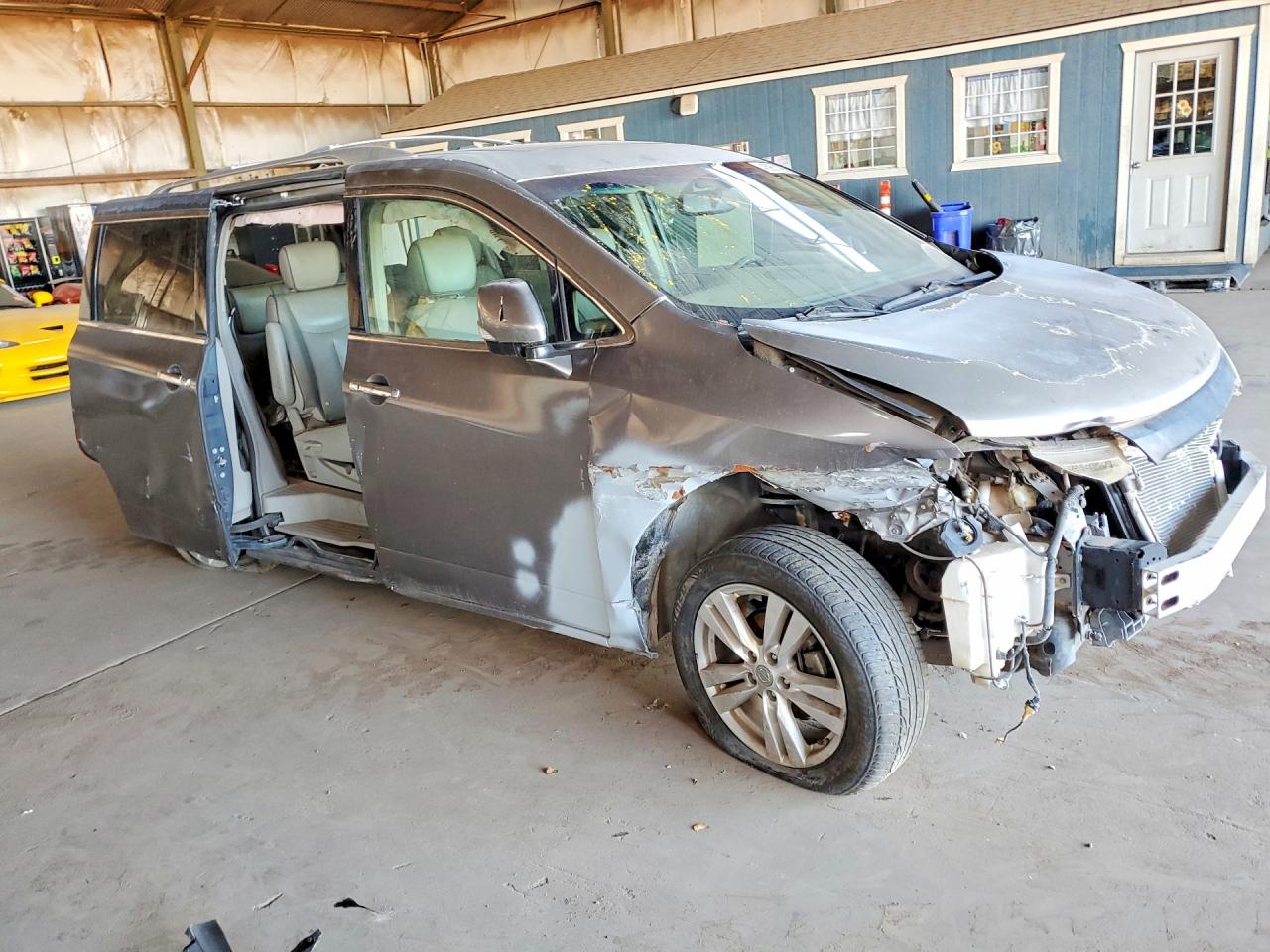NISSAN QUEST 2012 — 5