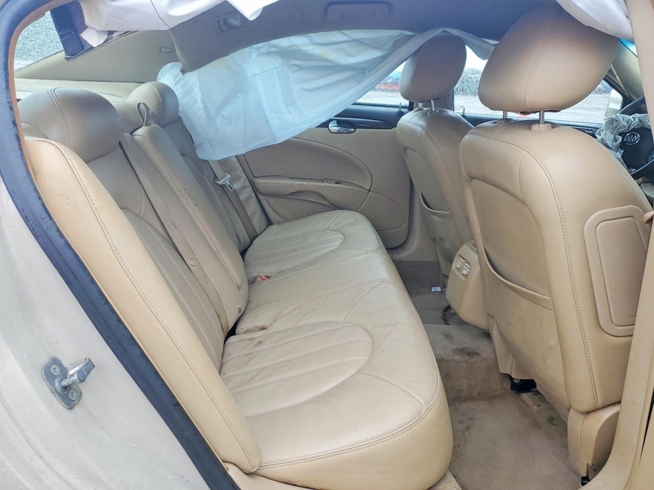 BUICK LUCERNE 2011 — 11