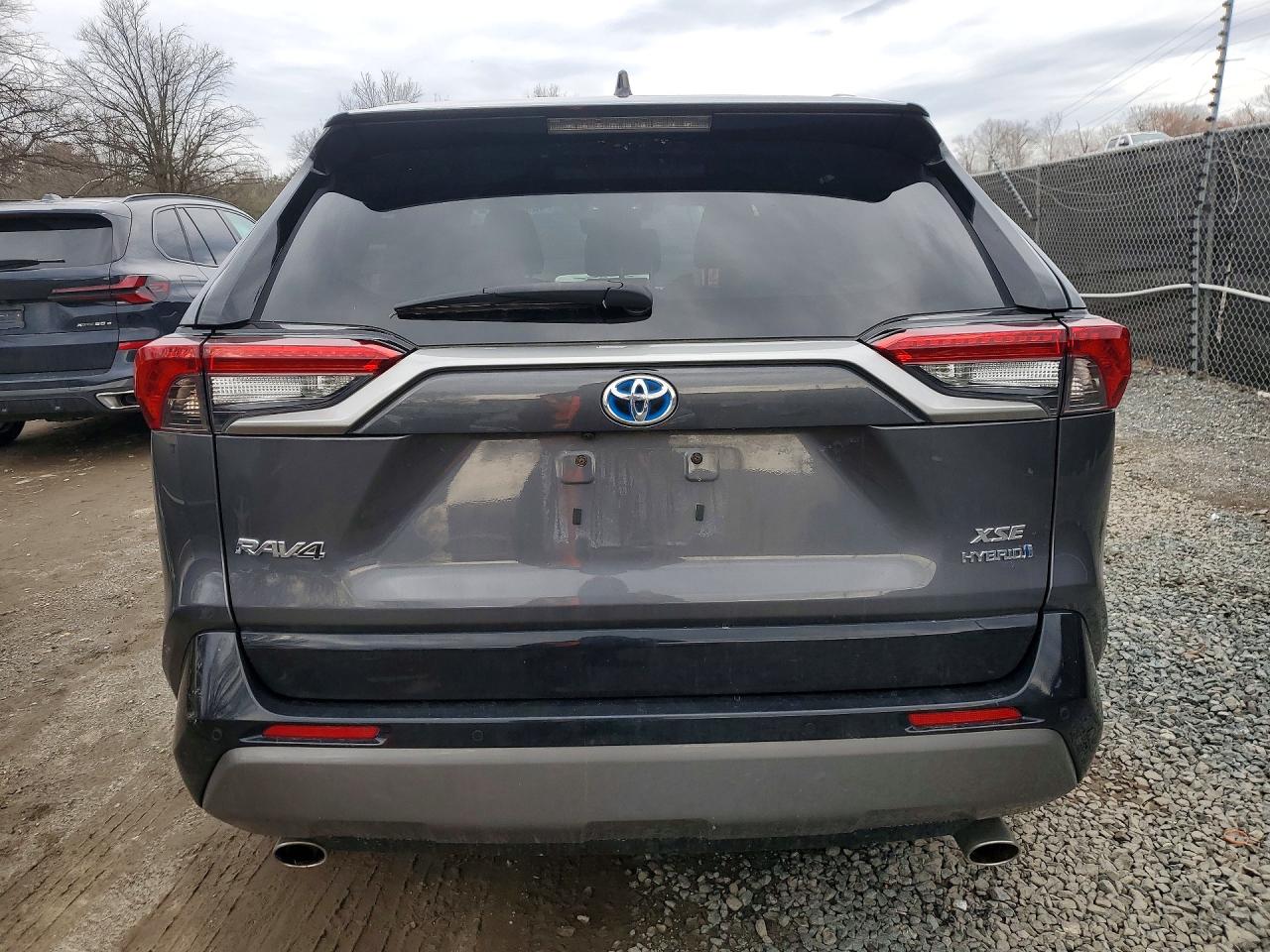 TOYOTA RAV4 HYBRID 2021 — 7