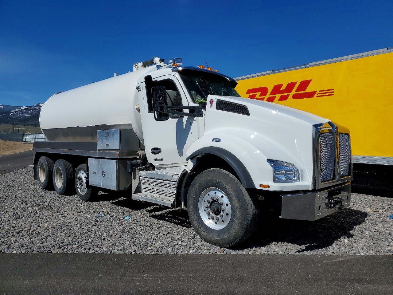 2023 KENWORTH T880