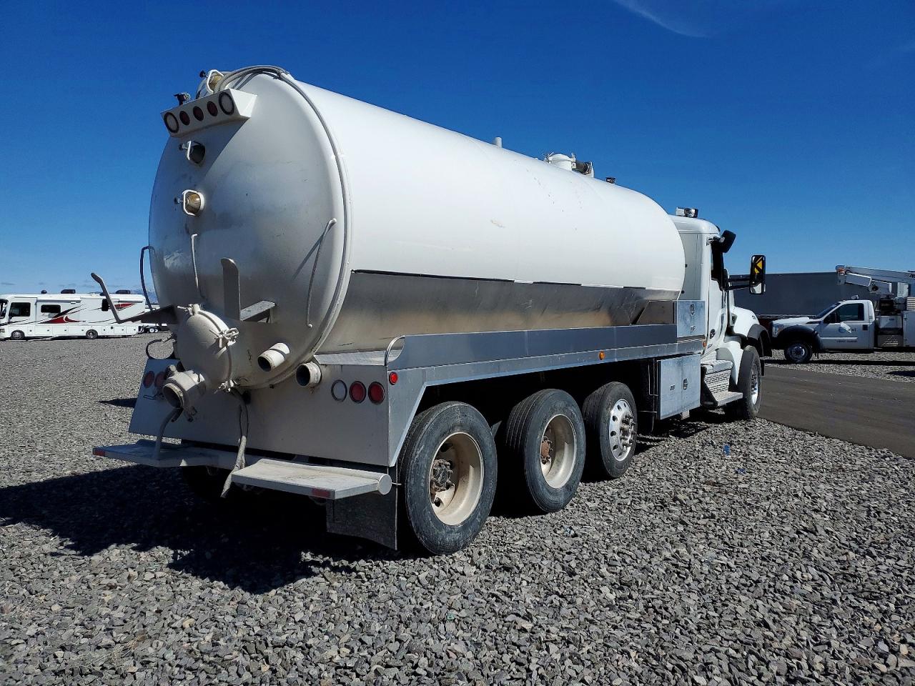 2023 KENWORTH T880