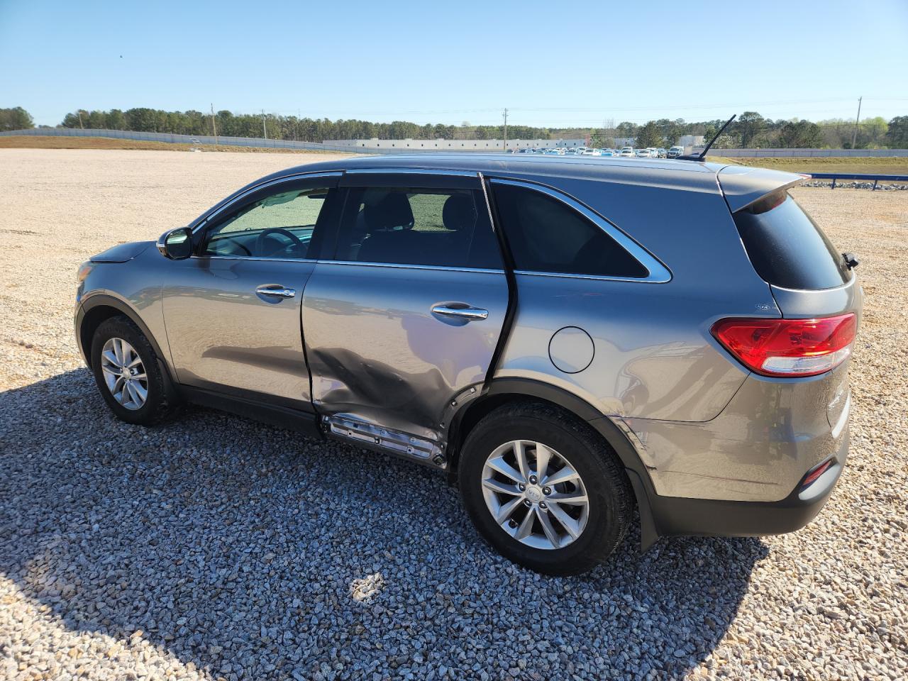 KIA SORENTO 2016 — 3