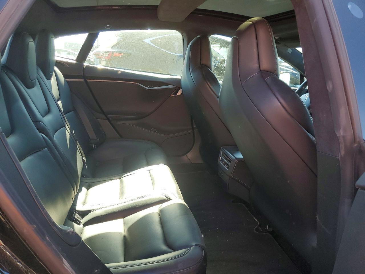 TESLA MODEL S 2018 — 11