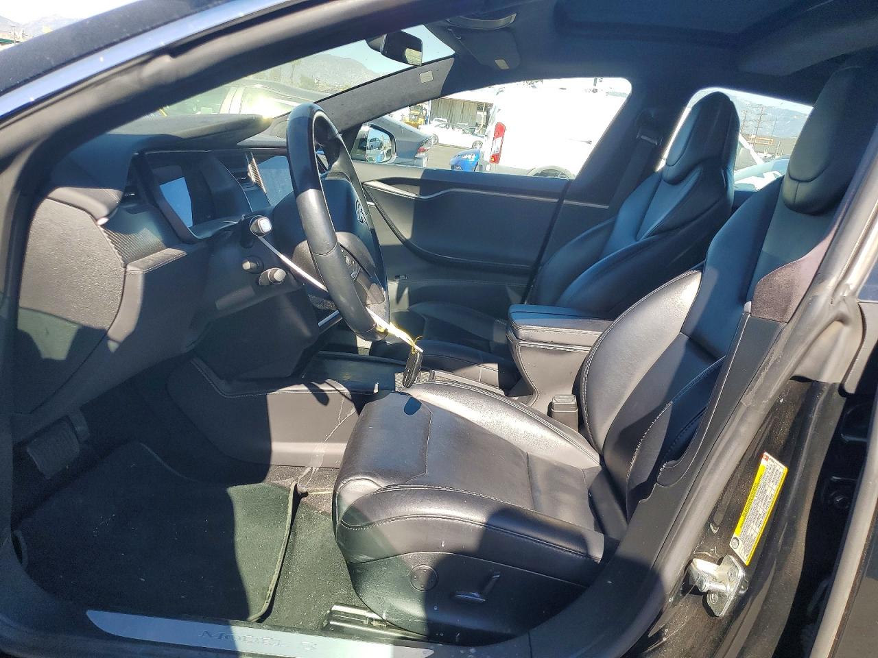TESLA MODEL S 2018 — 8