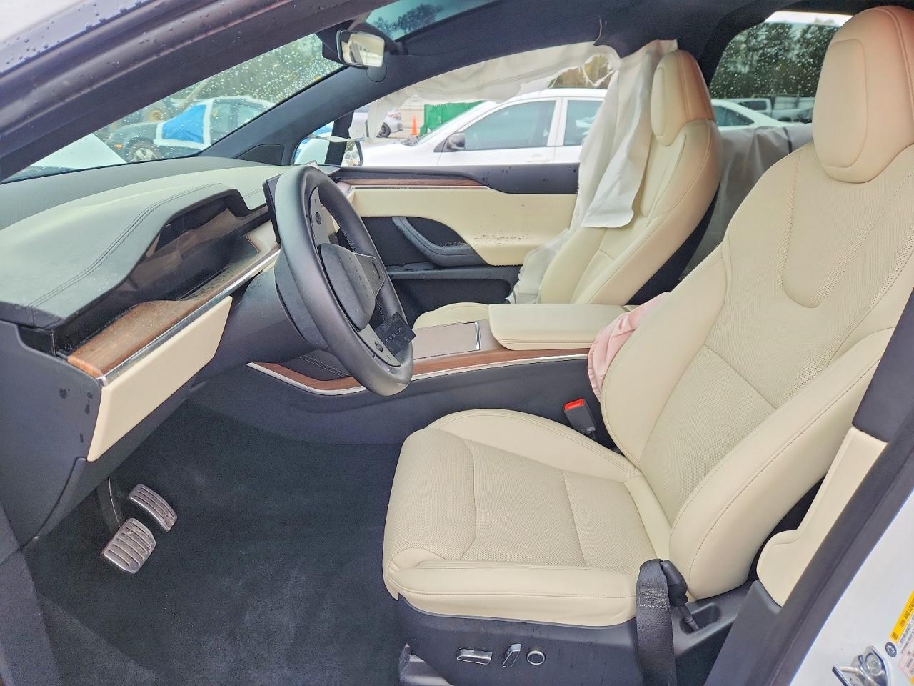 TESLA MODEL X 2023 — 8