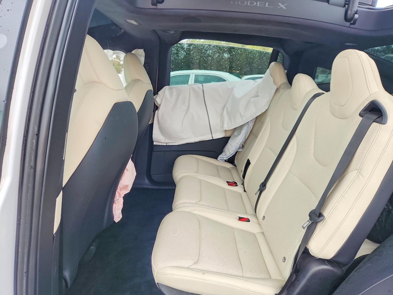 TESLA MODEL X 2023 — 11