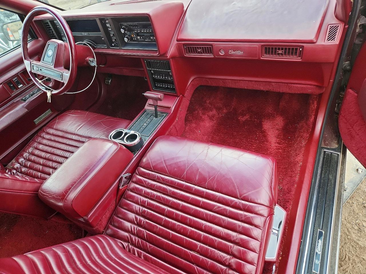 CADILLAC DEVILLE 1986 — 9