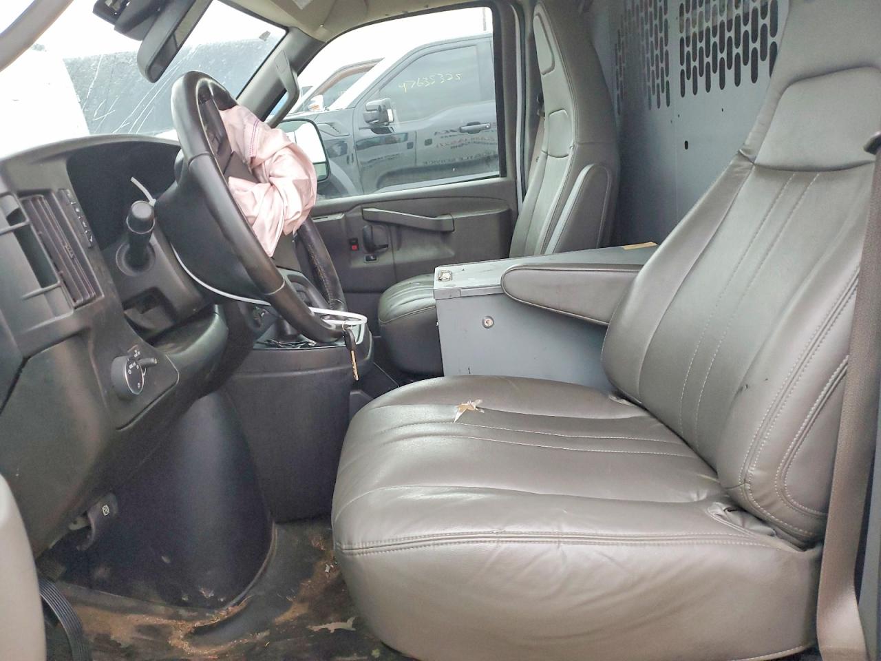 CHEVROLET EXPRESS G2500 2020 — 8