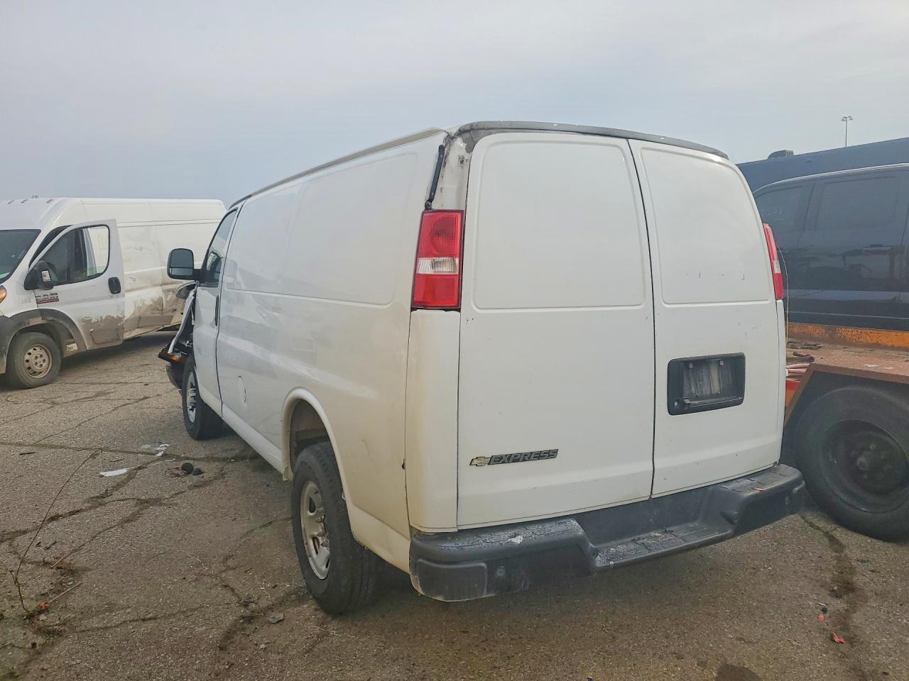 CHEVROLET EXPRESS G2500 2020 — 3