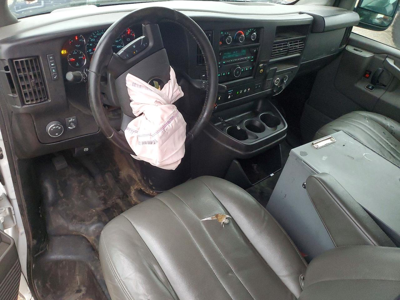 CHEVROLET EXPRESS G2500 2020 — 9