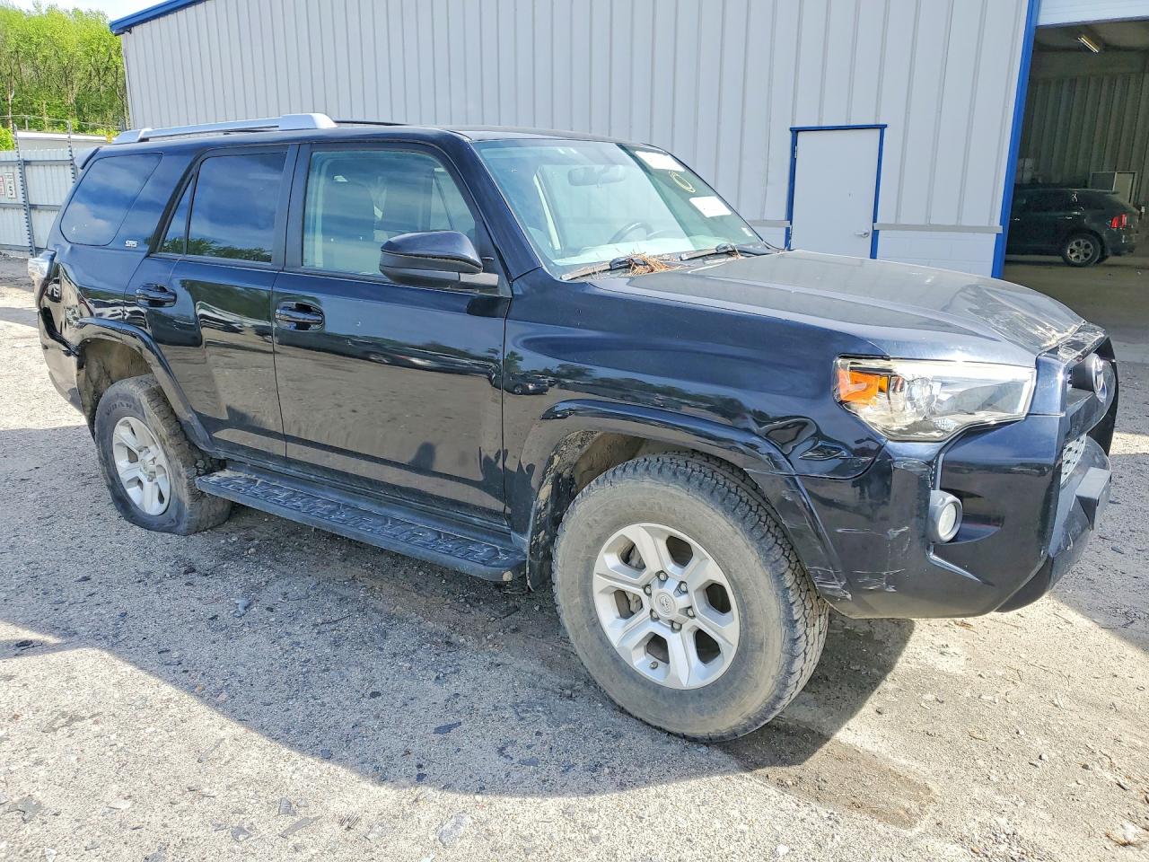 2017 TOYOTA 4RUNNER SR