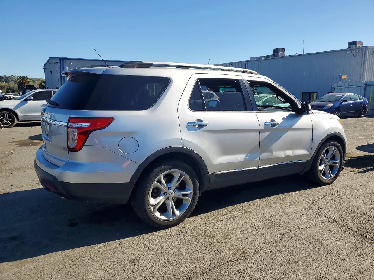 FORD EXPLORER 2011 — 4