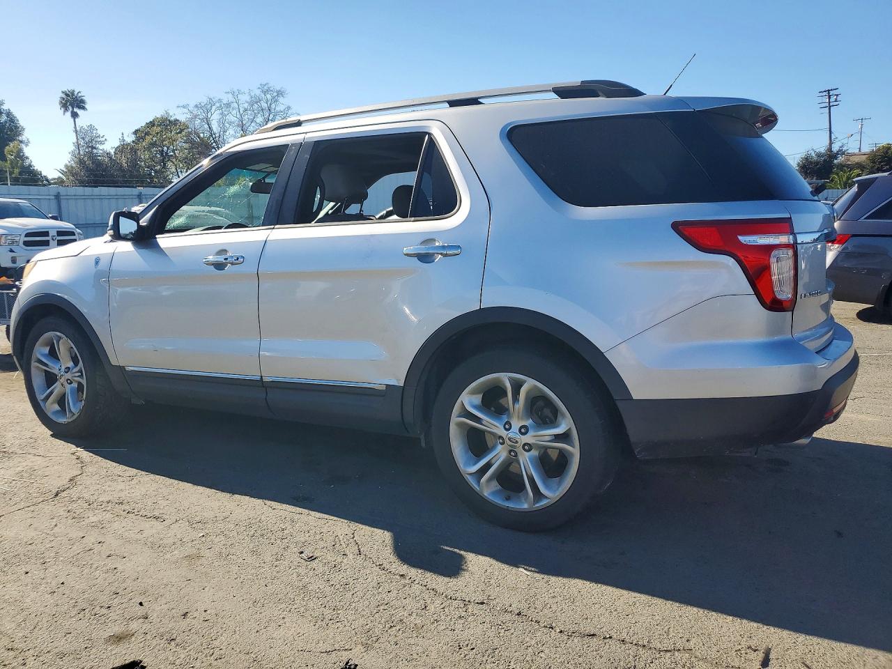 FORD EXPLORER 2011 — 3