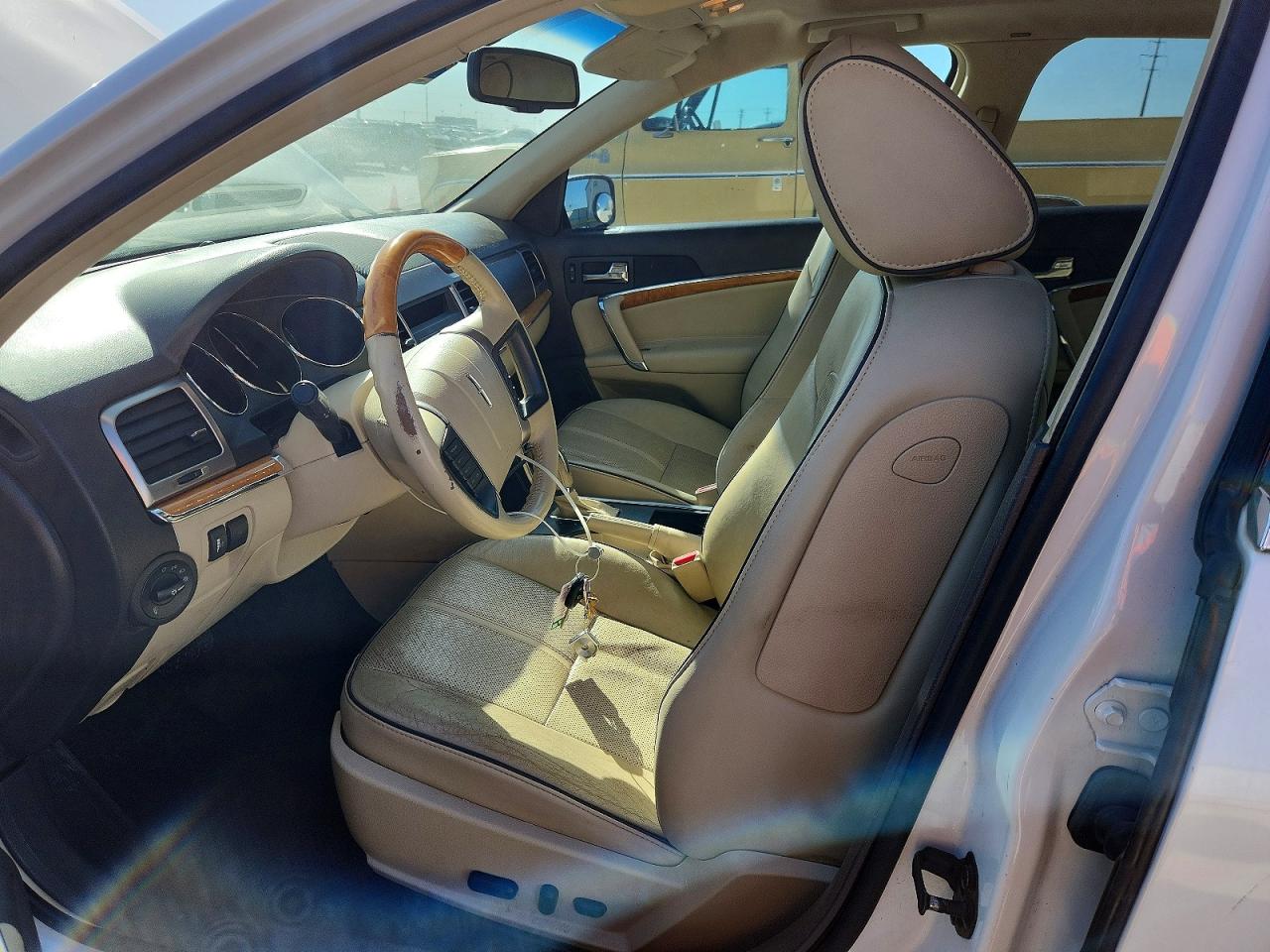 LINCOLN MKZ 2010 — 8