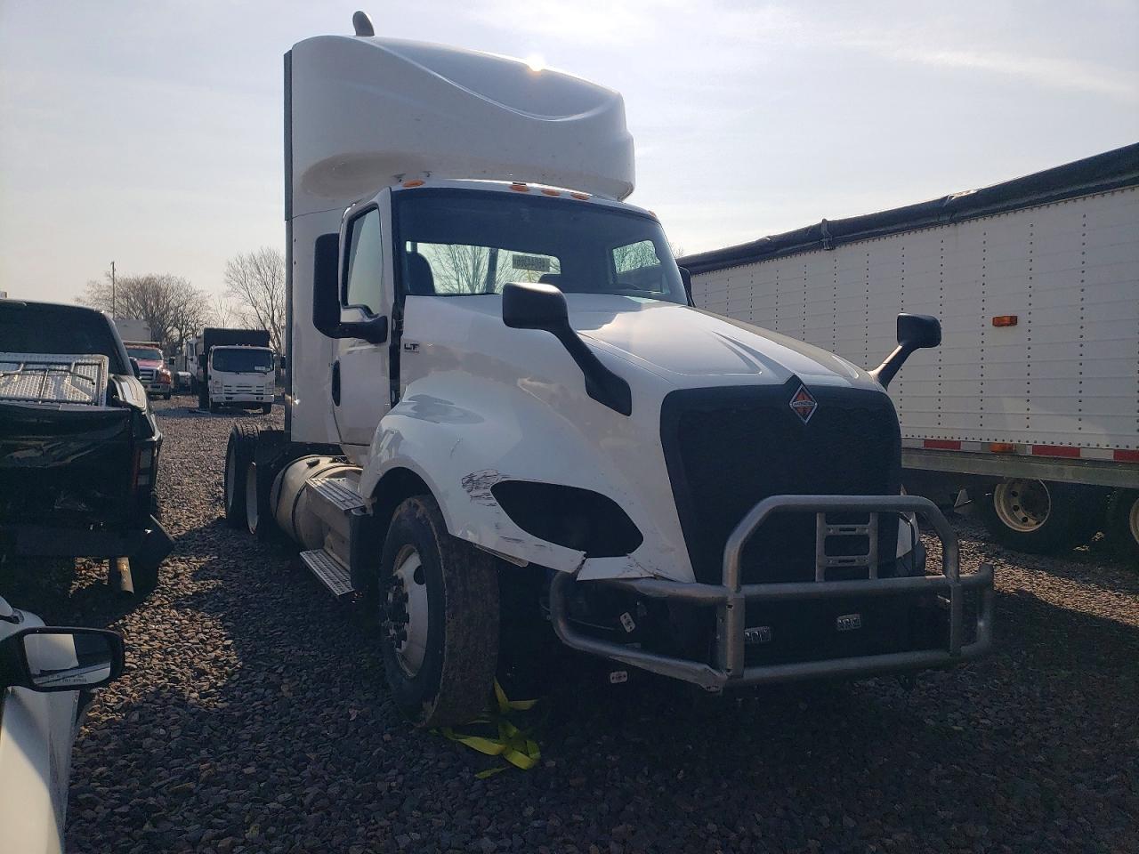 INTERNATIONAL LT625 2025 — 2