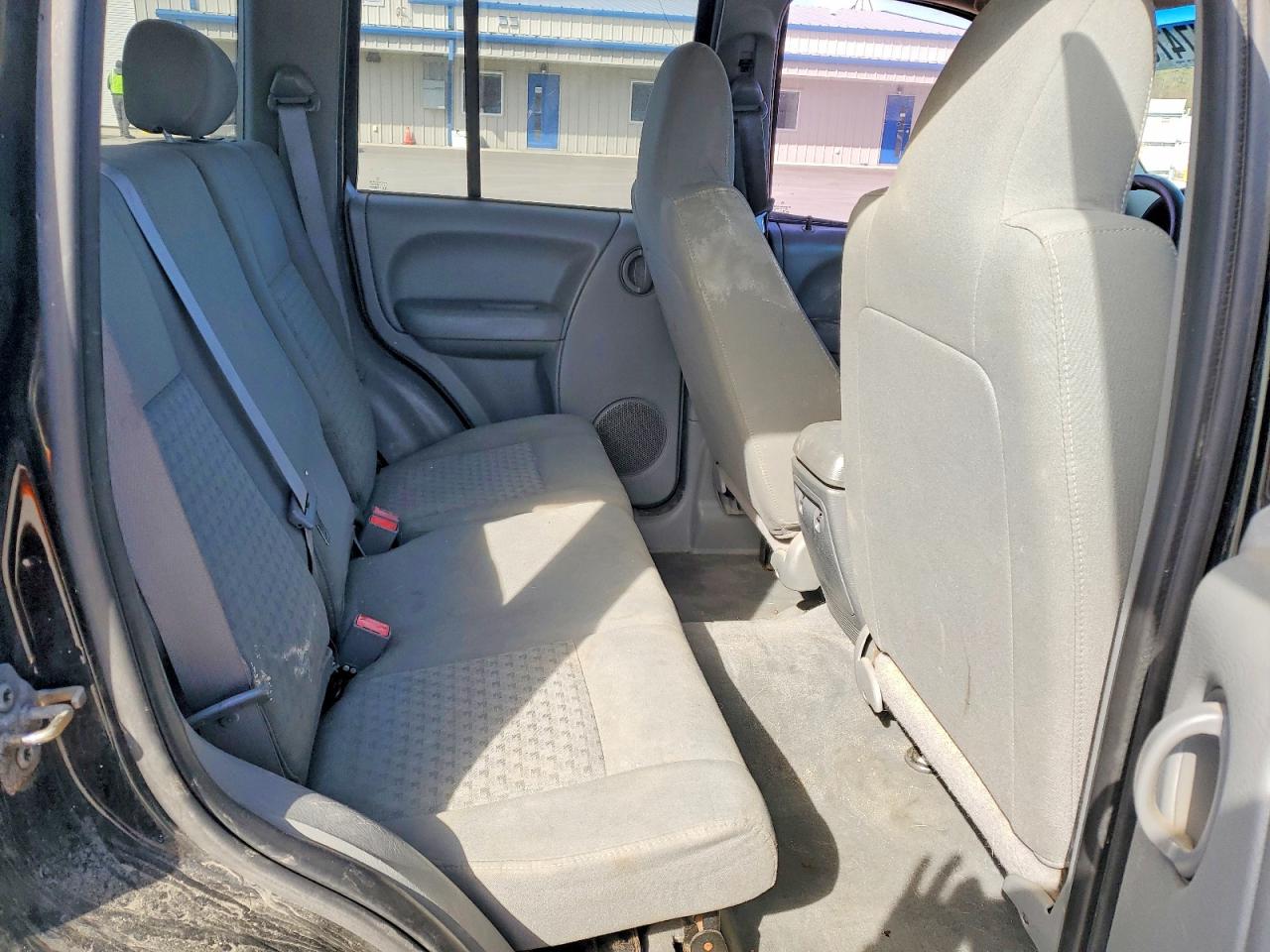 JEEP LIBERTY 2006 — 11