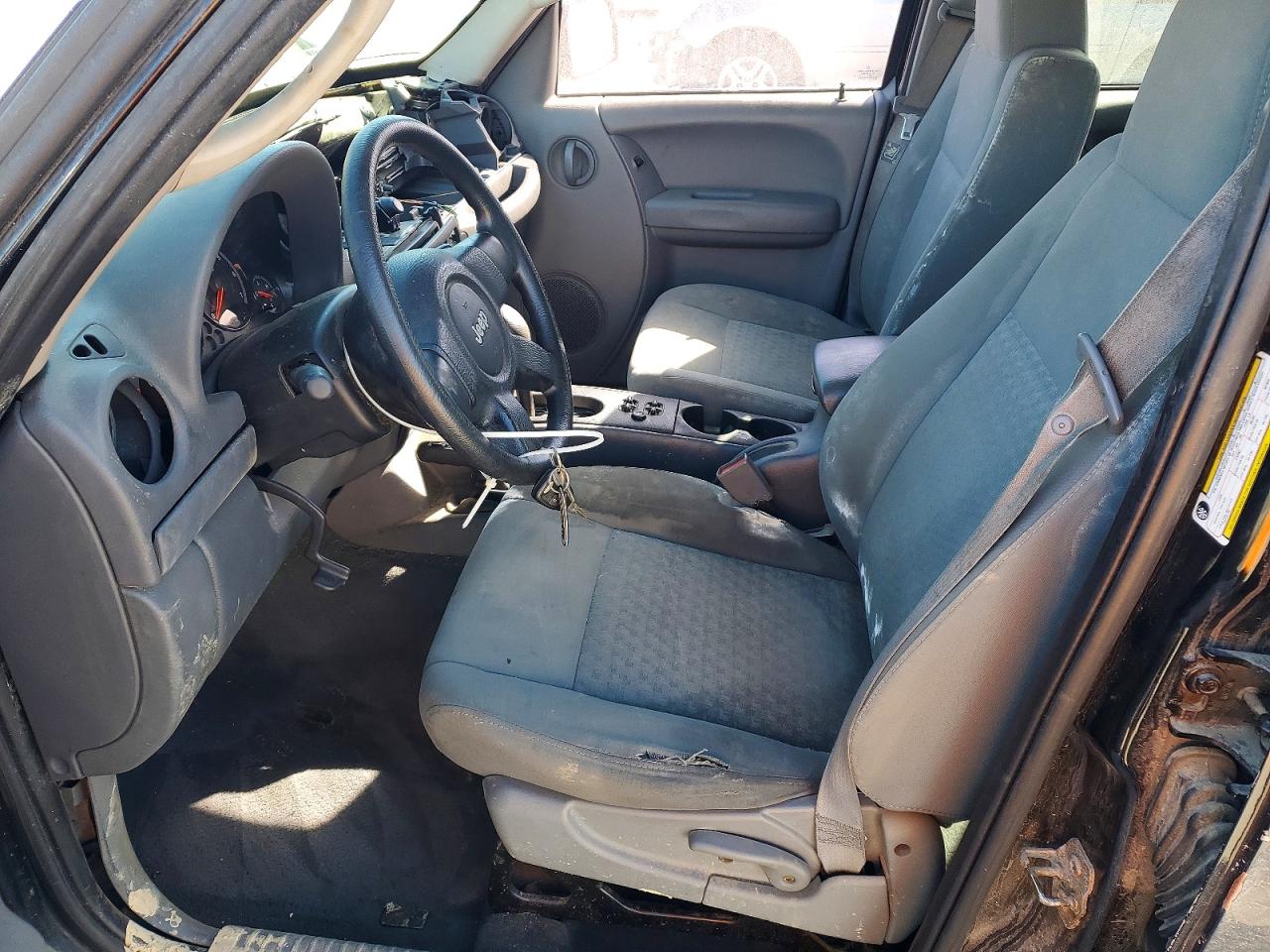 JEEP LIBERTY 2006 — 8