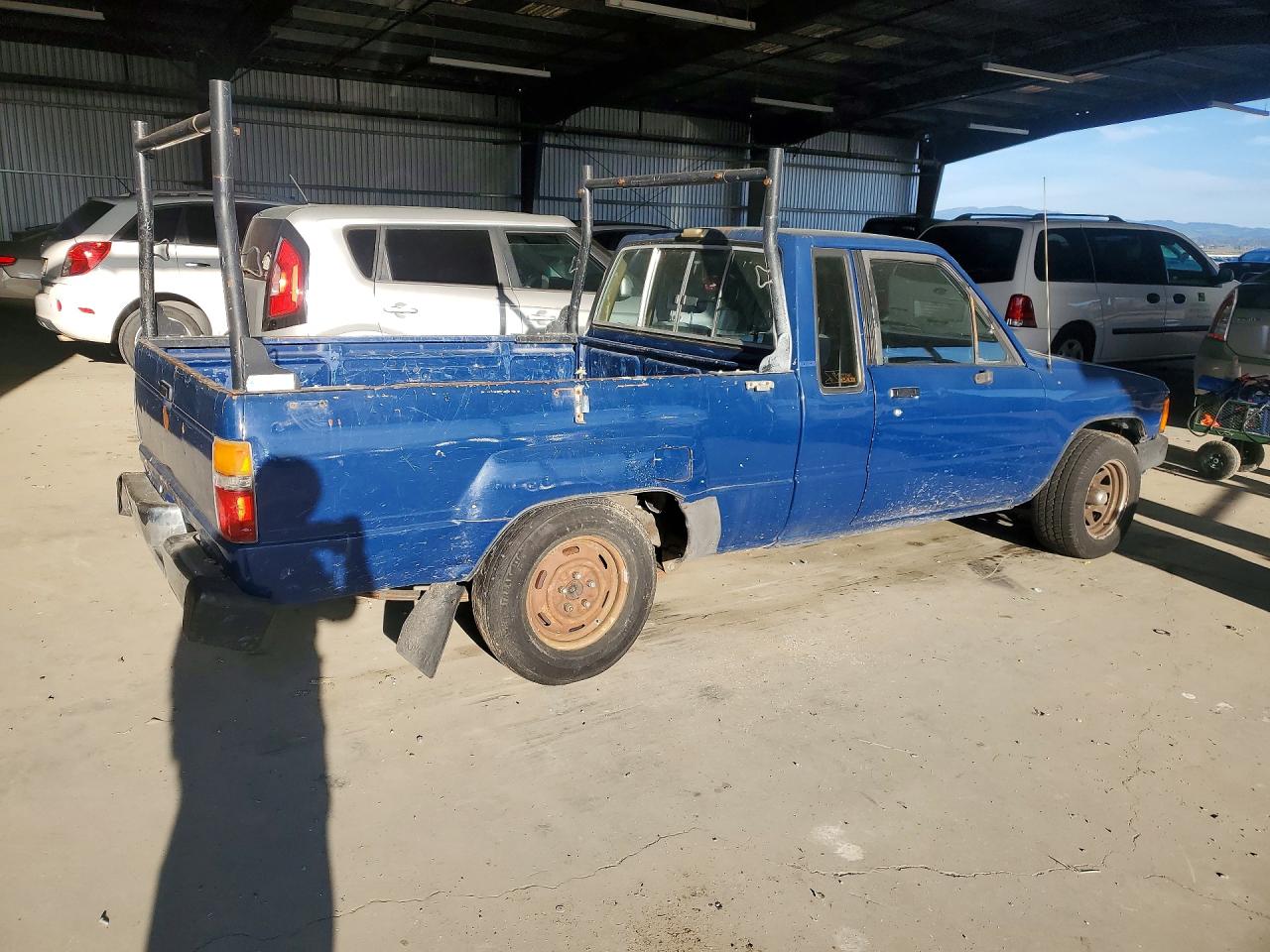 TOYOTA PICKUP 1985 — 4