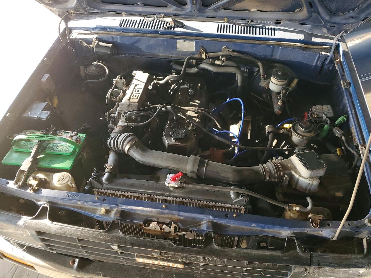 TOYOTA PICKUP 1985 — 12