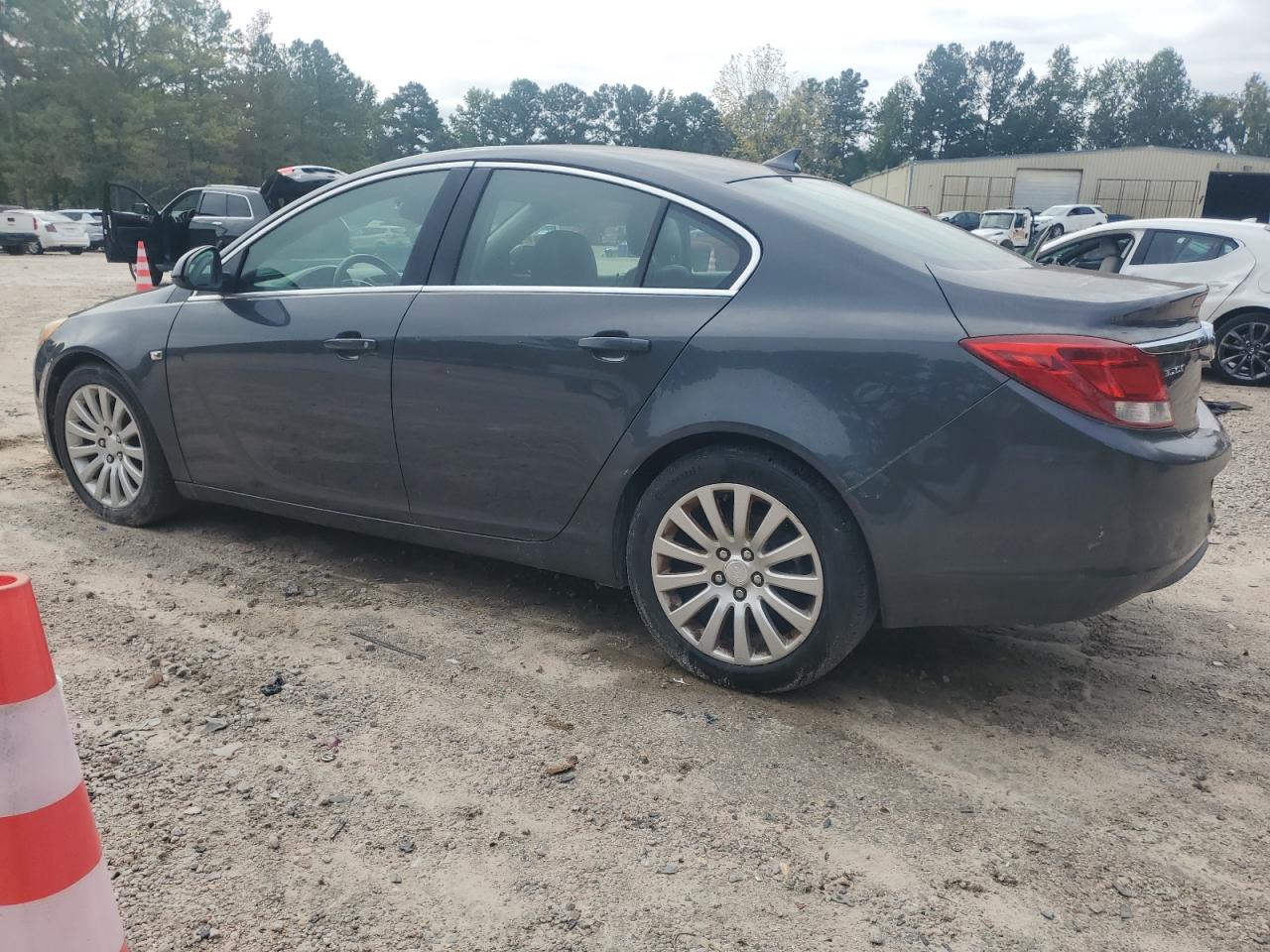 BUICK REGAL 2011 — 3