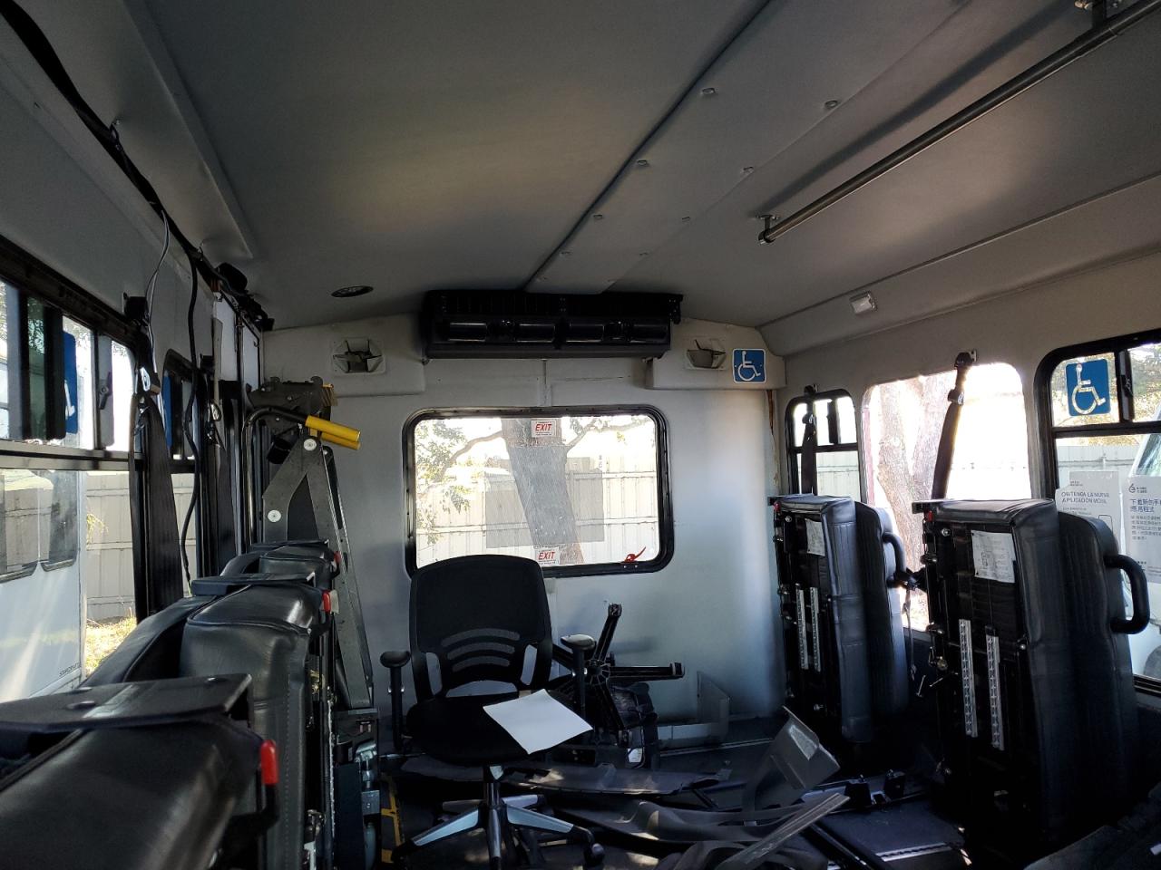 FORD ECONLINE 2016 — 11